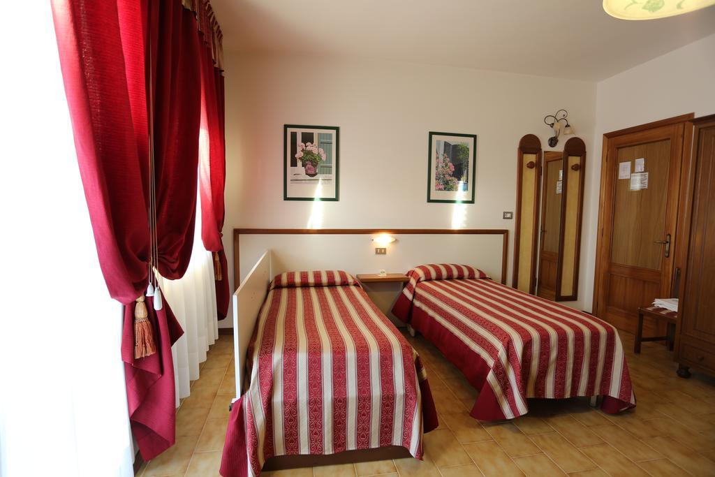 Hotel Vignola Assisi Kültér fotó