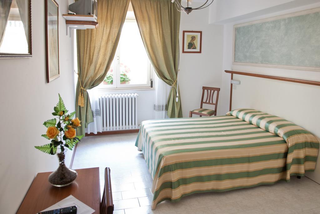 Hotel Vignola Assisi Kültér fotó