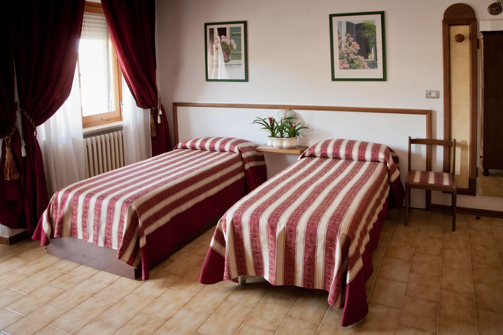 Hotel Vignola Assisi Kültér fotó