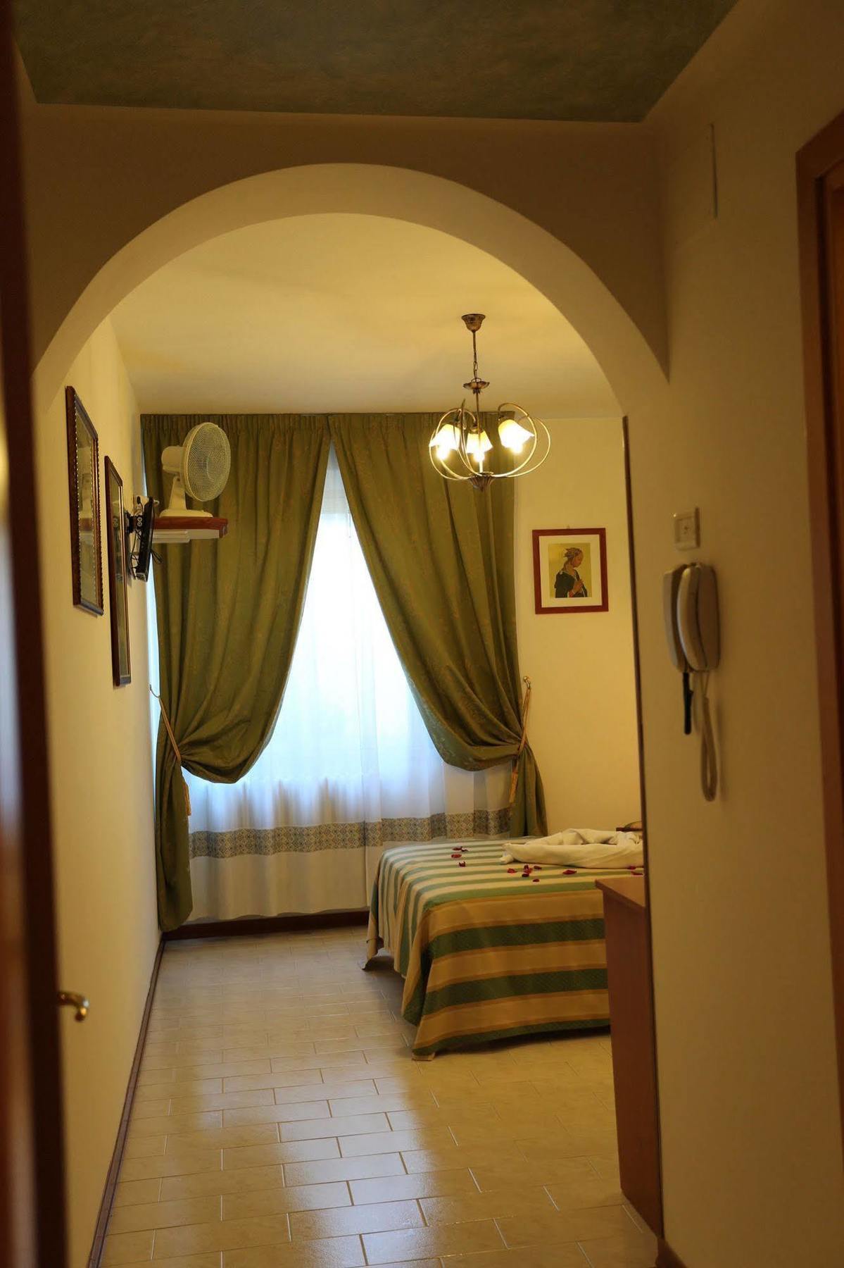 Hotel Vignola Assisi Kültér fotó