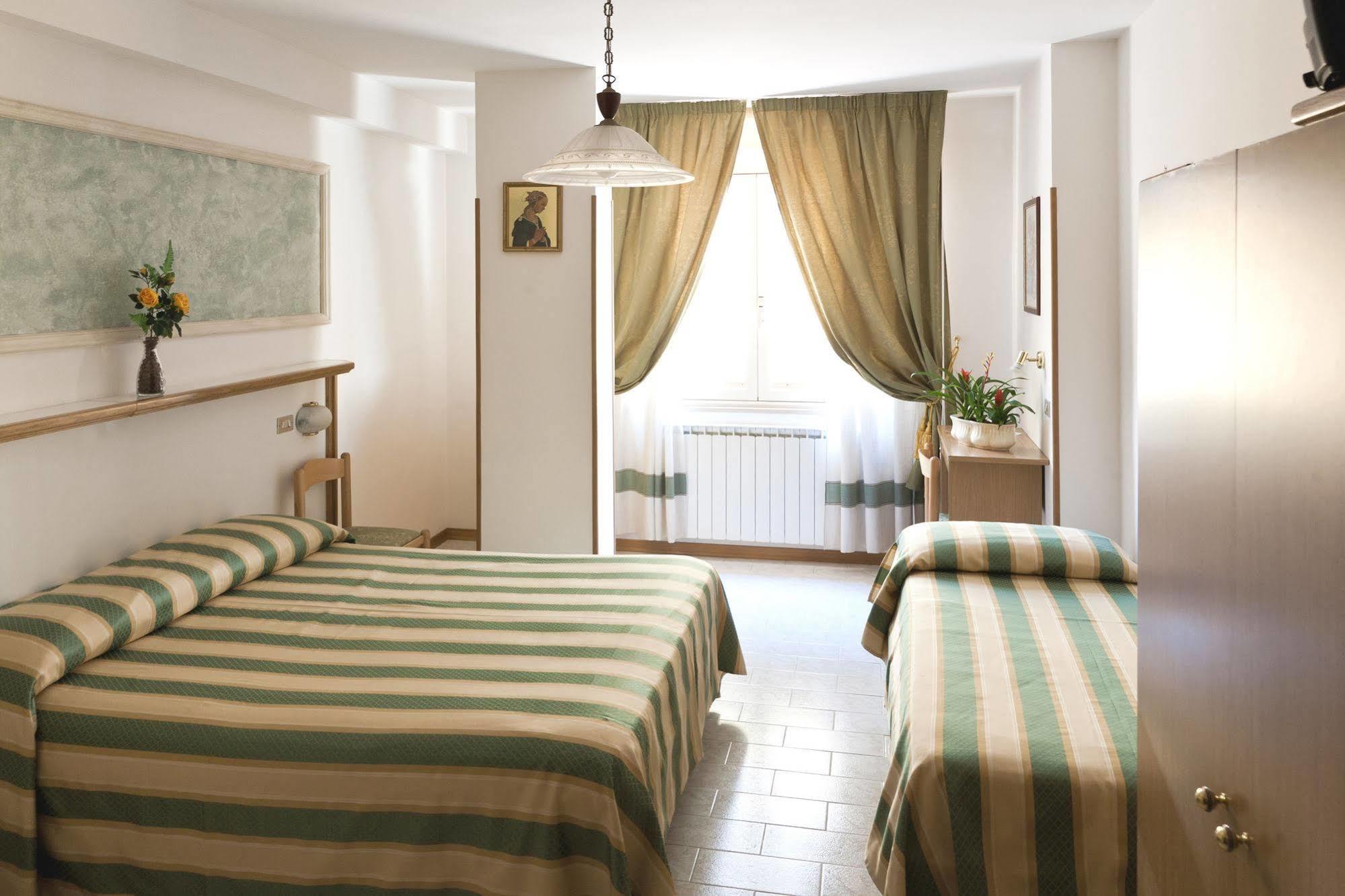 Hotel Vignola Assisi Kültér fotó