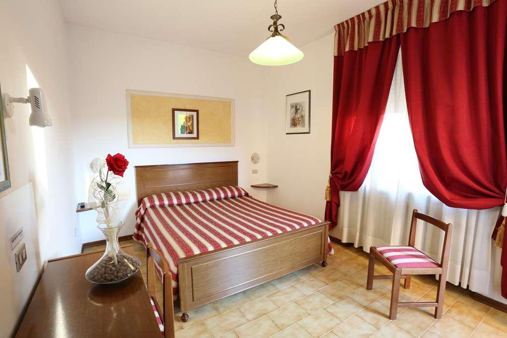 Hotel Vignola Assisi Szoba fotó